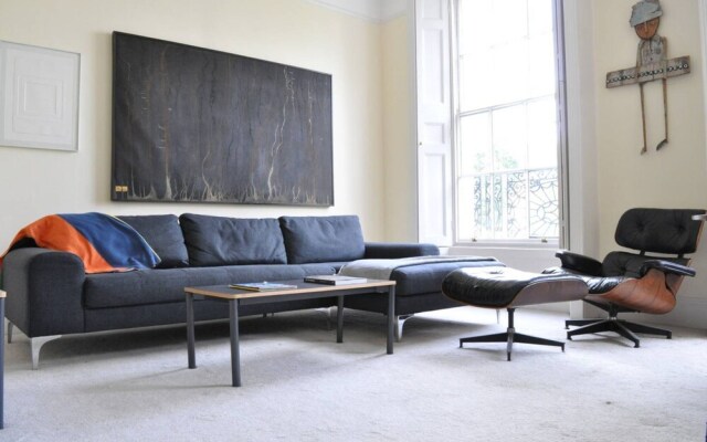 Elegant 2 Bedroom Apartment in Canonbury