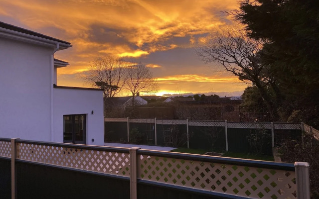 Remarkable 4-bed House in St Minver, Rock