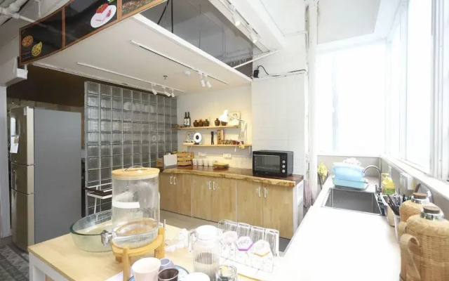 Phoenix Egg Youth Hostel