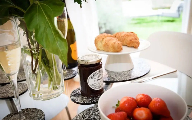 Karah Suites - Harescombe House