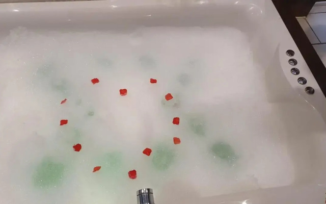 Liverpool Party Pads The Famous 8