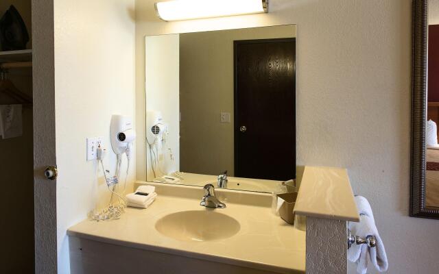 Red Roof Inn & Suites Omaha - Council Bluffs