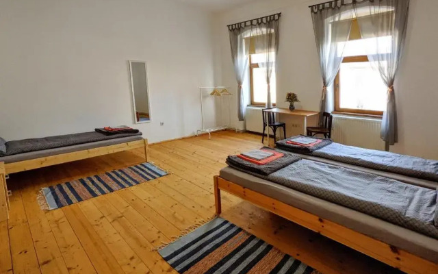 Gästehaus Honigberg next to the Fortified Church of Harman