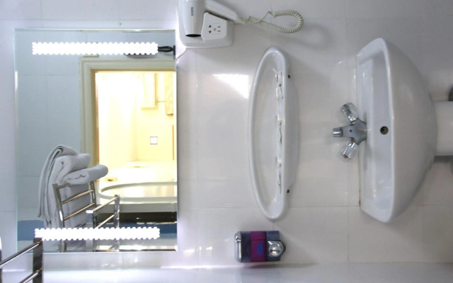 Al Ahrar Hotel