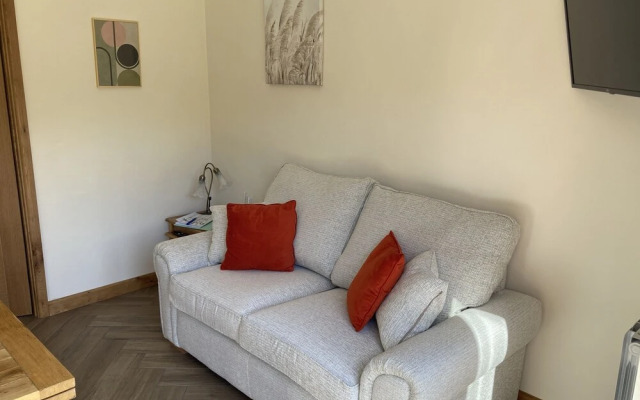 1 Bedroomed Detached Holiday Retreat Pant