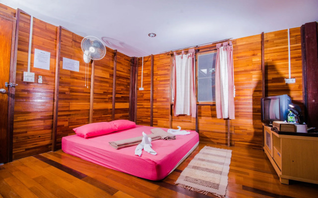 Fahsai Riverview Resort