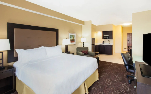 Holiday Inn Express & Suites Sandusky by IHG