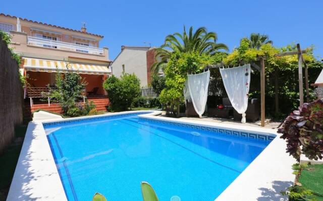 Villa Vista a la Piscina Para 8 Personas en Cambrils