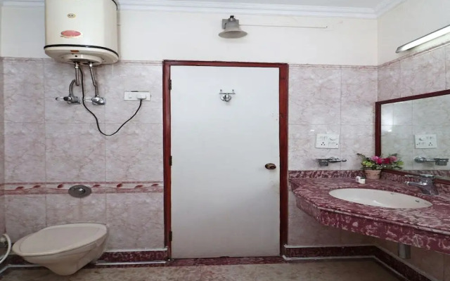 OYO 16170 Bansiya Palace