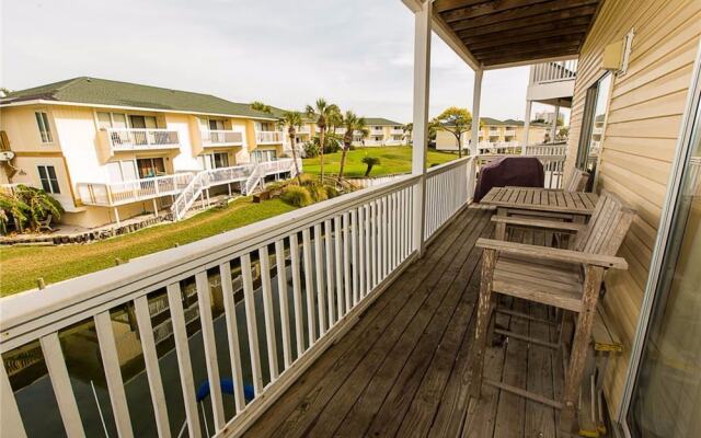 Sandpiper Cove Canal by Holiday Isle