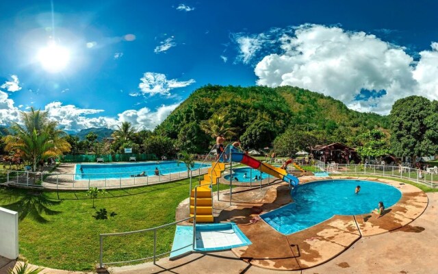 El Tirol Hotel y Piscinas