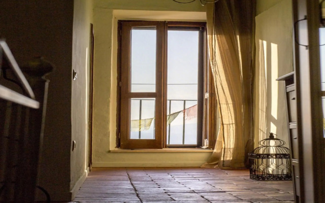 Casa Della Torre In Borgo Medievale