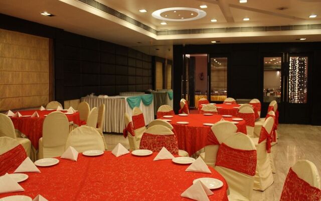 OYO 2617 Hotel Samrat Heavens