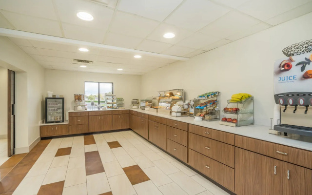 Holiday Inn Express Hotel & Suites Louisville East by IHG