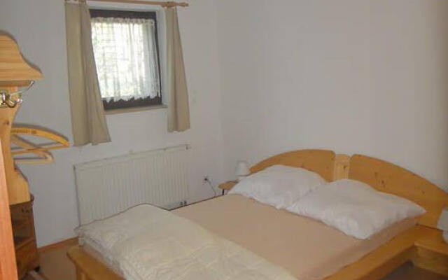 Schmidt Apartment