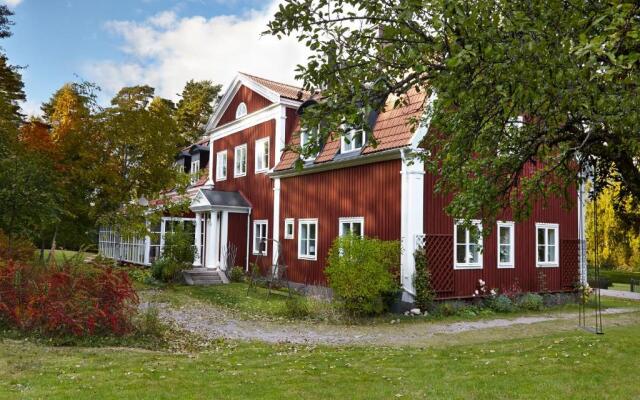 Red Haven Cottage