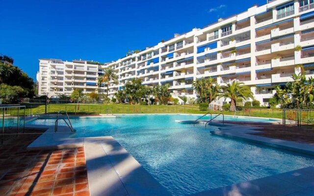 Apartment with 2 Bedrooms in Marbella, with Wonderful Mountain View, Pool Access And Furnished Terrace - 300 M From the Beach