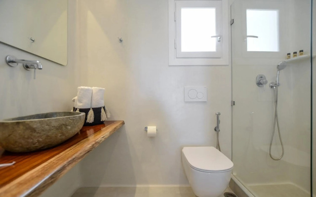 Birikos Hotel & Suites