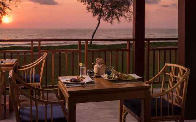Le Menara Khao Lak beachfront Villa & Resort