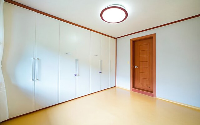 Hongcheon White House Pension