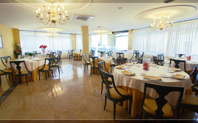 Hotel Ele Puente Romano