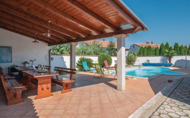 Beautiful Apartment in Banjole With 2 Bedrooms, Wifi and Outdoor Swimming Pool