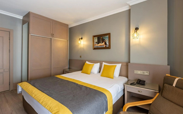 Seraglio Hotel & Suites