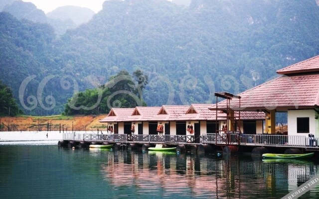 Saichol Floating Resort