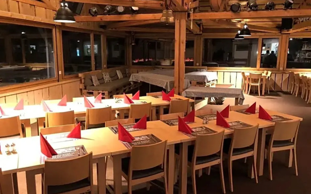 Snow Beach Lodge Metsch