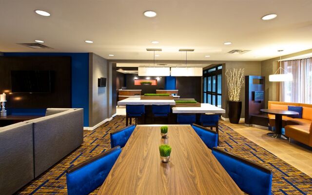 Country Inn & Suites by Radisson Columbus Edinburgh