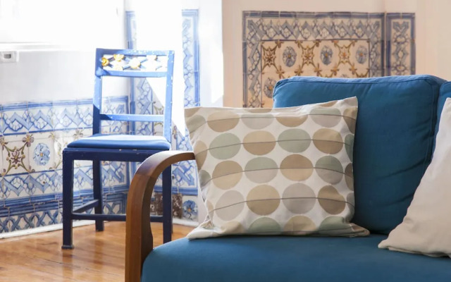 JOIVY Classic 3BR home w/workspace in Chiado, 2mins from Baixa-Chiado subway