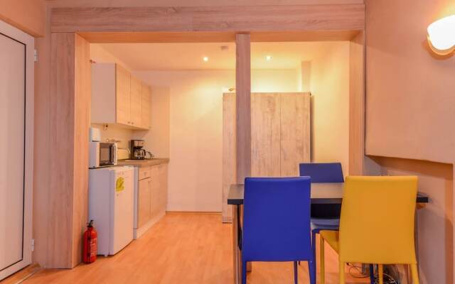 Cosy Top Floor Studio on Patriarh Evtimiy Blvd