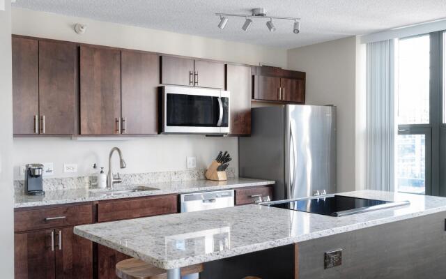 Chicago | Contactless! Family Friendly 2BD/2BA + Kitchen, W/D