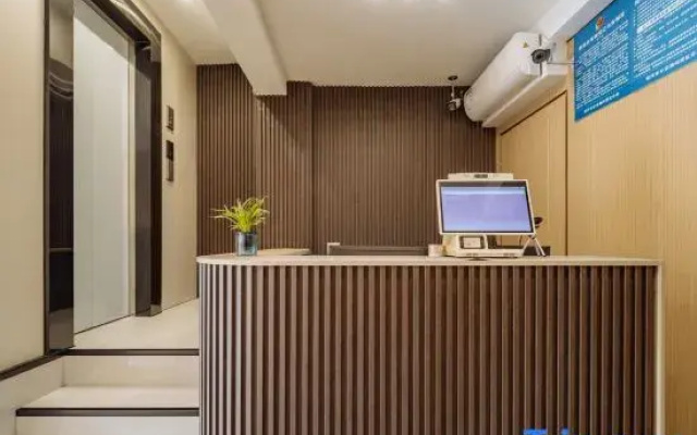 Huayu Light Hotel (Keqiao RT-Mart Pearl Square Subway Station Branch)