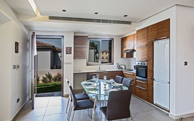 Celebrity Villa Scotty T I3