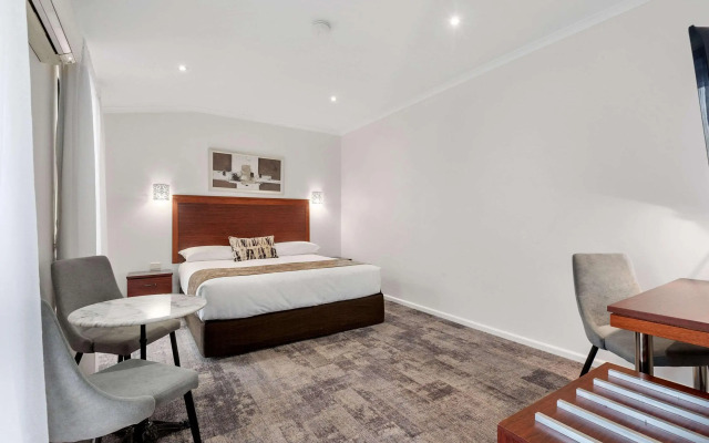 Comfort Inn Deakin Palms