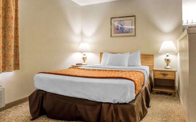 Econo Lodge Inn and Suites Stevens Point