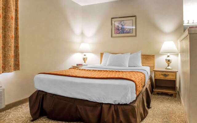 Econo Lodge Inn And Suites