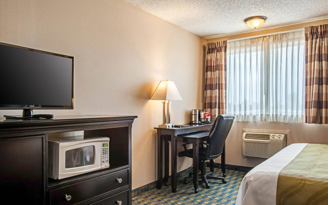 Quality Inn & Suites Kenedy - Karnes City