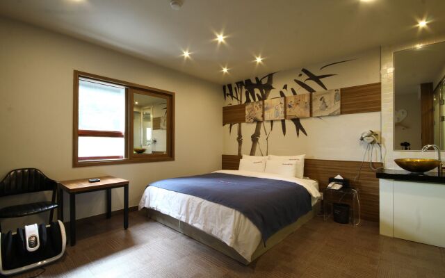 The M Hotel