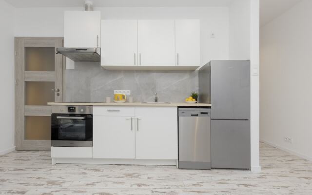 Gagarina Apartment Warsaw by Renters