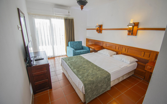 Sami Beach Hotel.