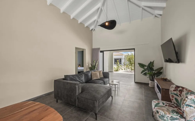 Villa Jasmijn  with private pool, at Mambo Beach