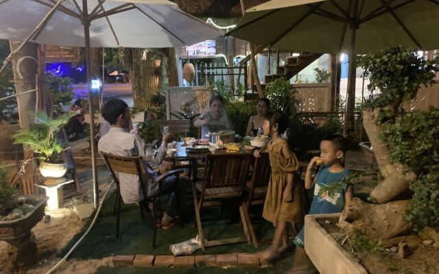 Hoi An Sea Sunset Villa & Bar