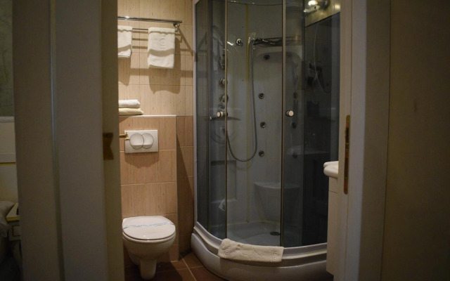 Queen's Astoria Design Hotel