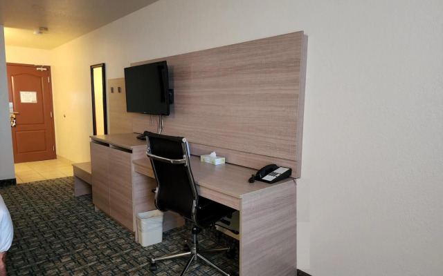 Ramada by Wyndham Lloydminster