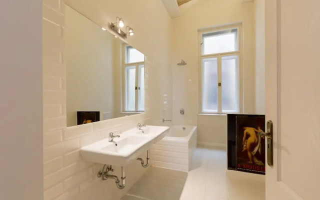 Luxurious 2 bedrooms apartment downtown