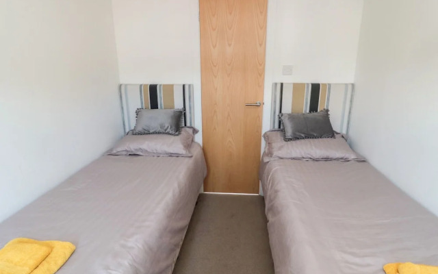 Pinecone Lodge - No 9