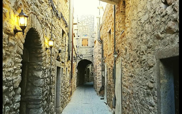 Mesta Mastic