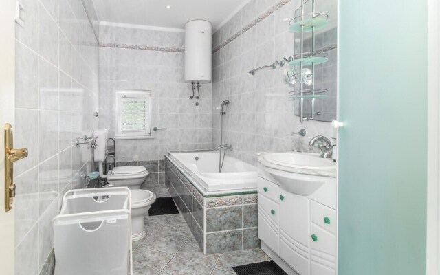 Nice Home in Dramalj With Wifi and 7 Bedrooms